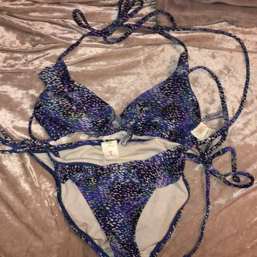 String ruffle bikini - Picture 1 of 4